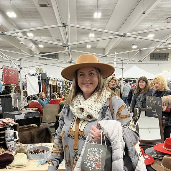 Meet your Posher, Michelle - Picture 1 of 1